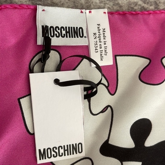 NWT* Moschino 100% Silk Teddy Bear Puzzle Scarf - Picture 4 of 5